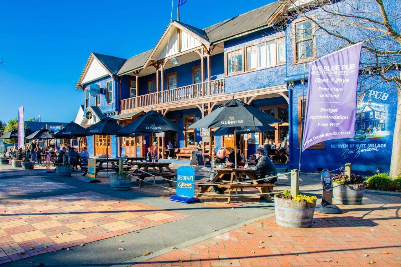 Отель The Blue Pub Метвен Экстерьер фото