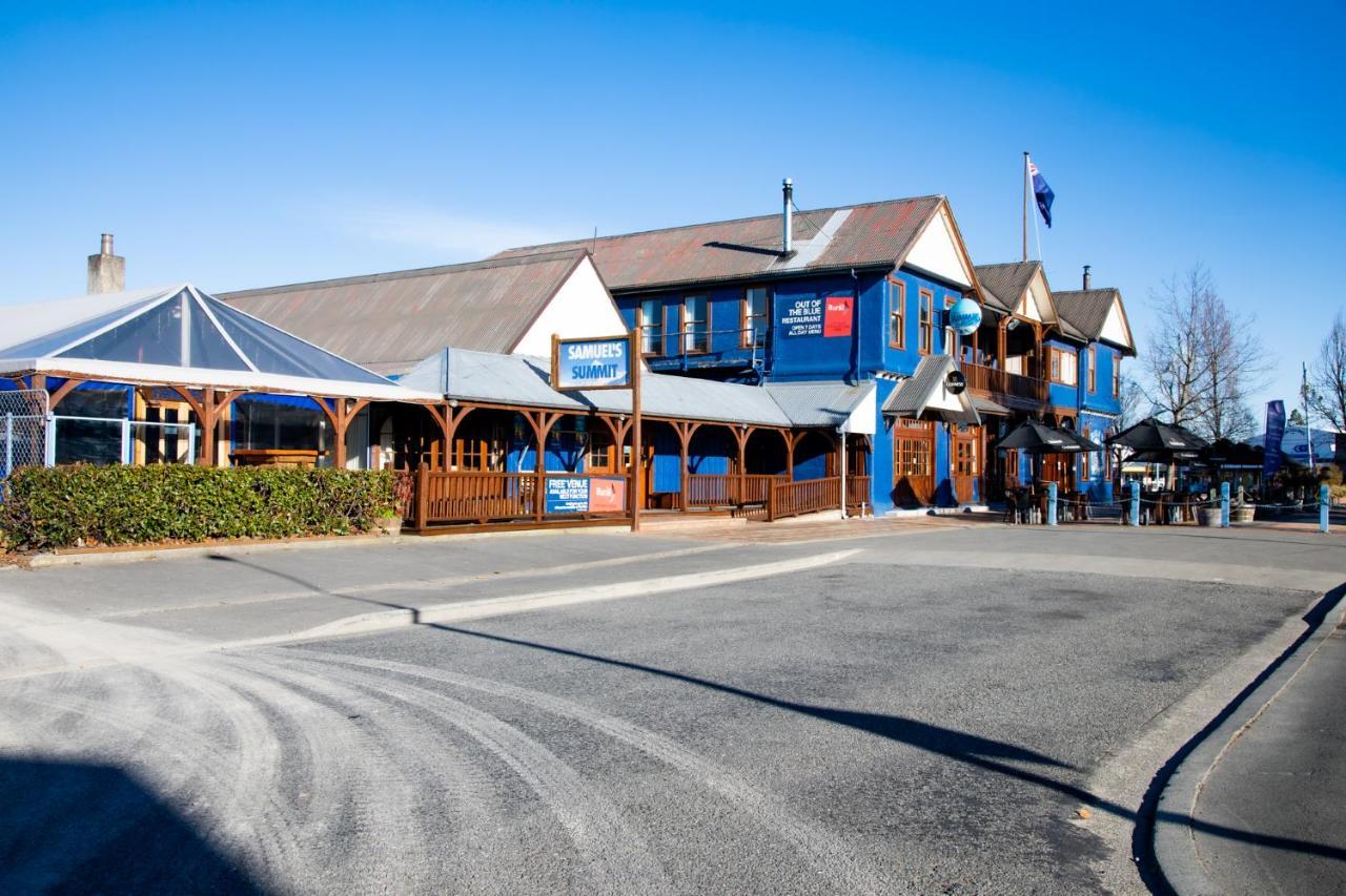 Отель The Blue Pub Метвен Экстерьер фото