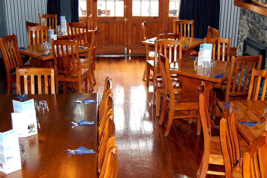 Отель The Blue Pub Метвен Экстерьер фото
