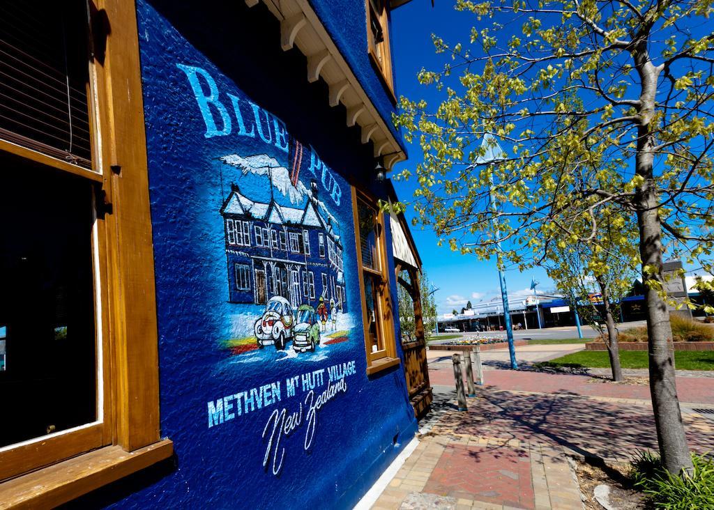 Отель The Blue Pub Метвен Экстерьер фото