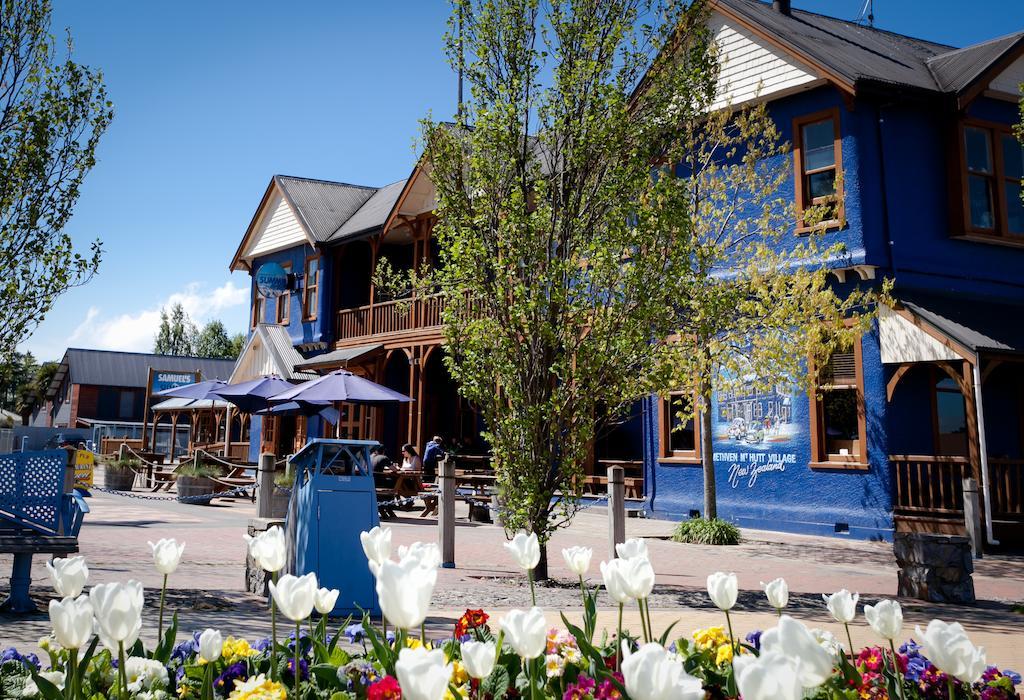Отель The Blue Pub Метвен Экстерьер фото
